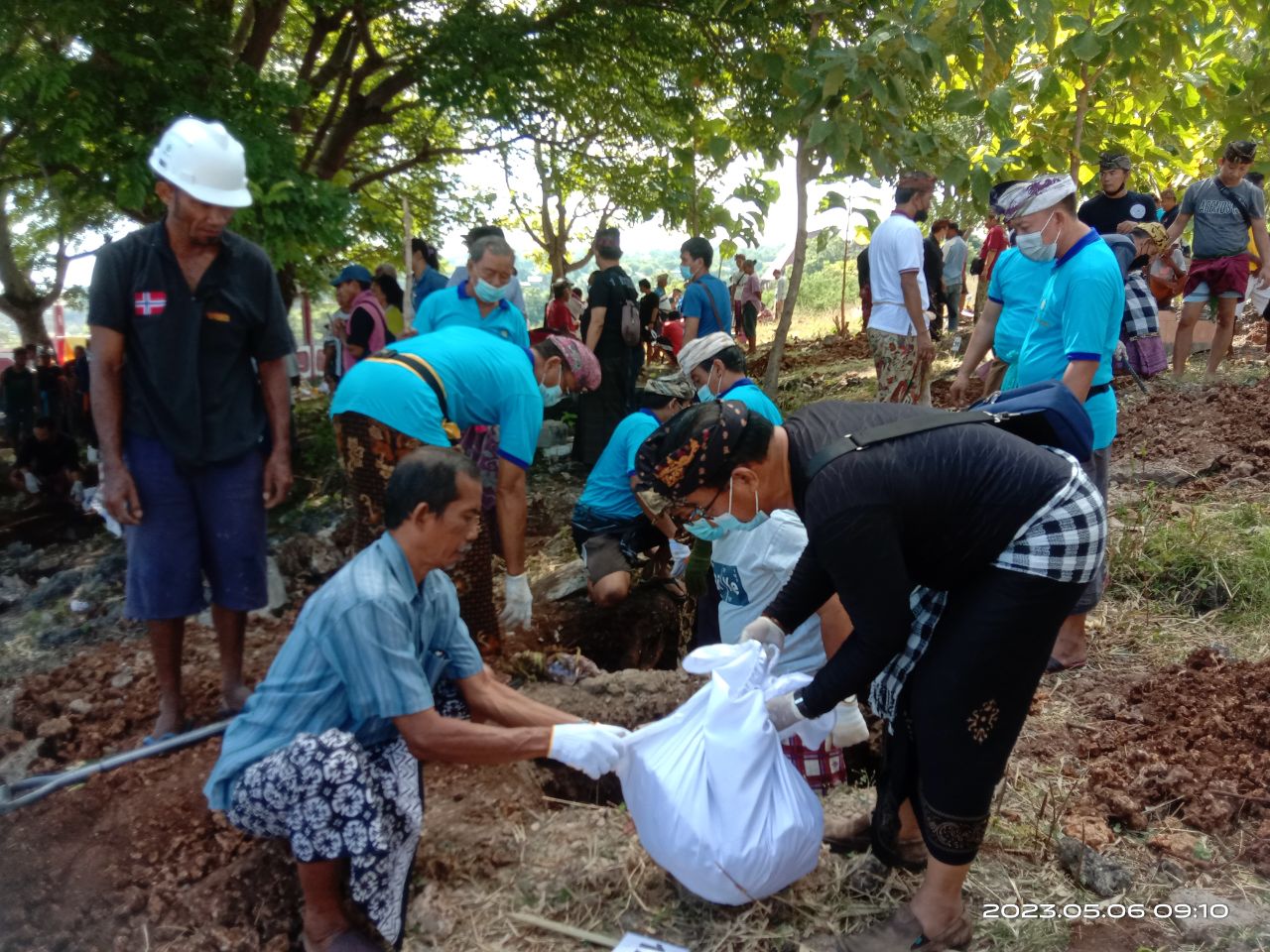Kuburan Hindukupang10
