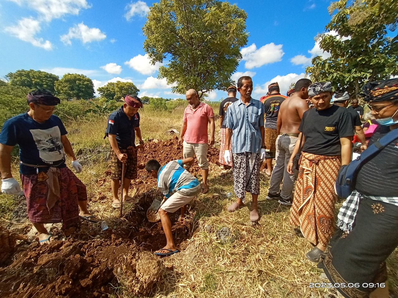 Kuburan Hindukupang17