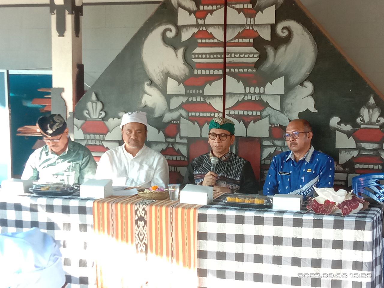 photo1694182354