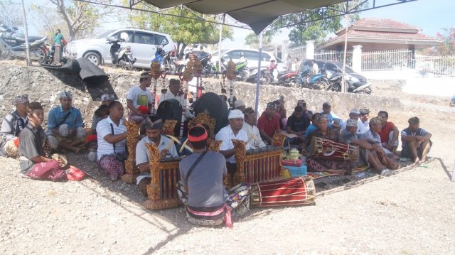 Mecaru dan Matur Piuning di Pura Prajapati