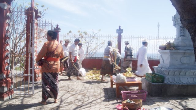 Mecaru dan Matur Piuning di Pura Prajapati