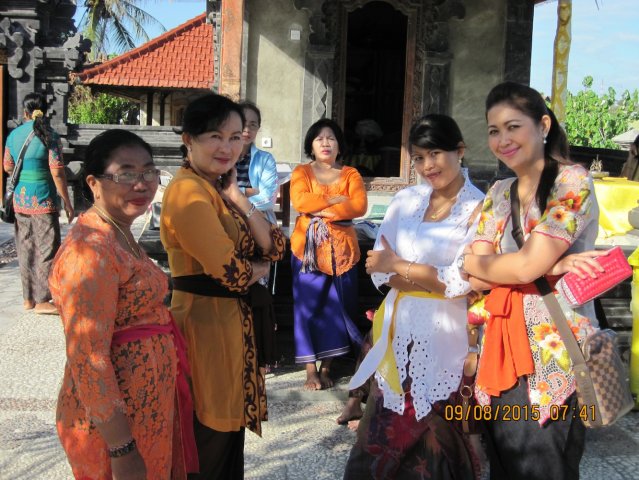 Mecaru dan Matur Piuning di Pura Oebananta