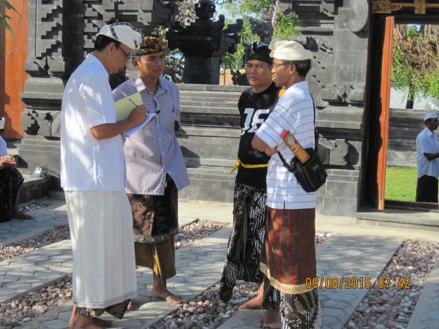 Mecaru dan Matur Piuning di Pura Oebananta