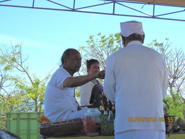 Mecaru dan Matur Piuning di Pura Prajapati