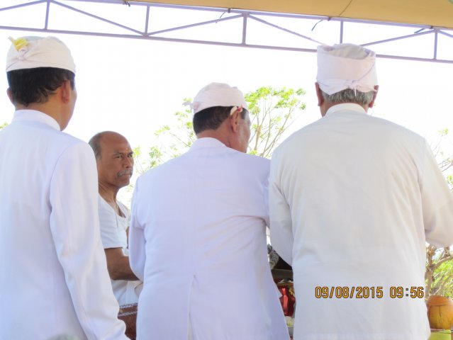 Mecaru dan Matur Piuning di Pura Prajapati