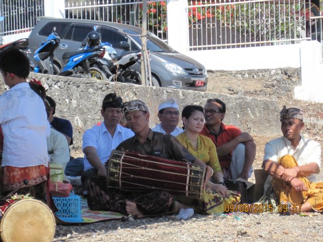 Mecaru dan Matur Piuning di Pura Prajapati