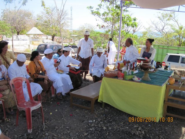 Mecaru dan Matur Piuning di Pura Prajapati