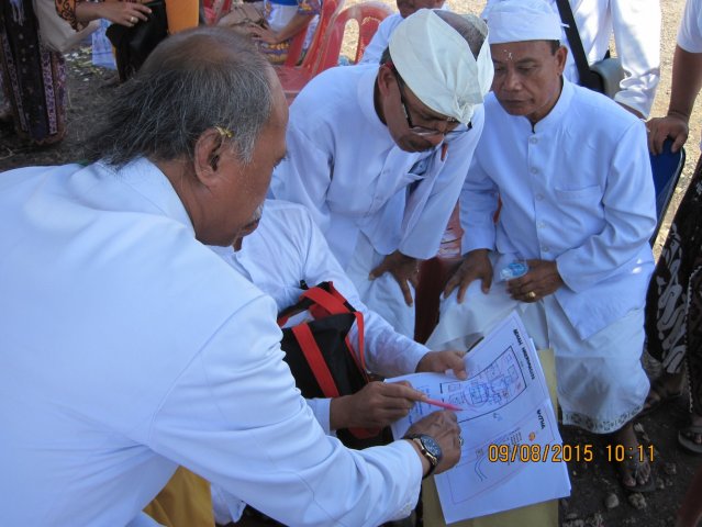 Mecaru dan Matur Piuning di Pura Prajapati