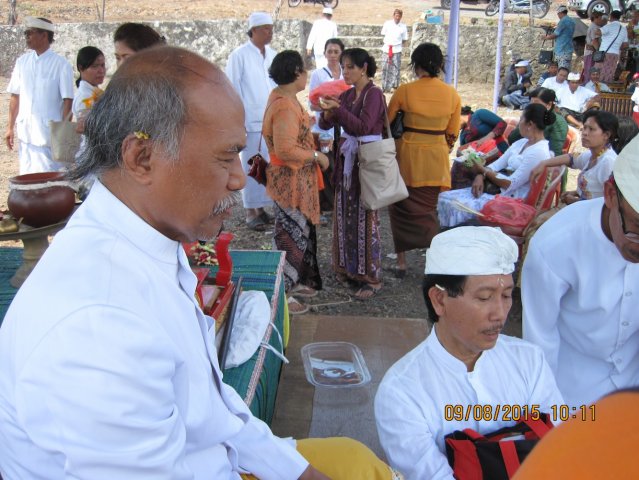 Mecaru dan Matur Piuning di Pura Prajapati